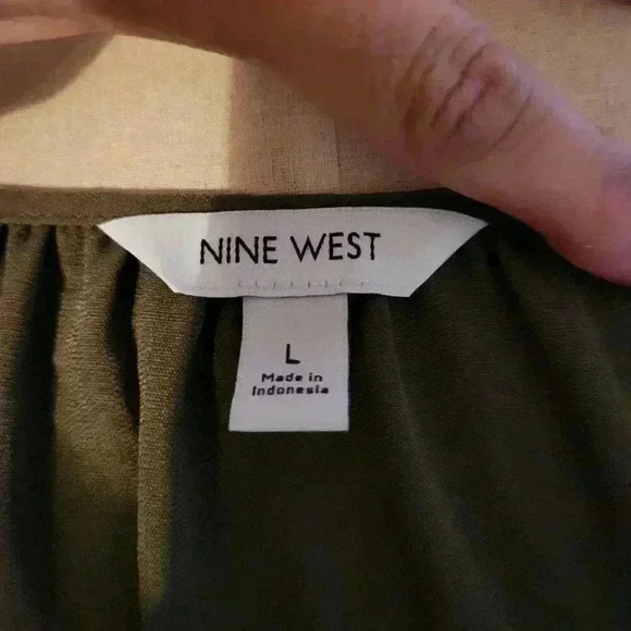 Nine west blouse, olive green Ladies Size Large Button Front Balloon Sleeve NWT - Picture 7 of 7